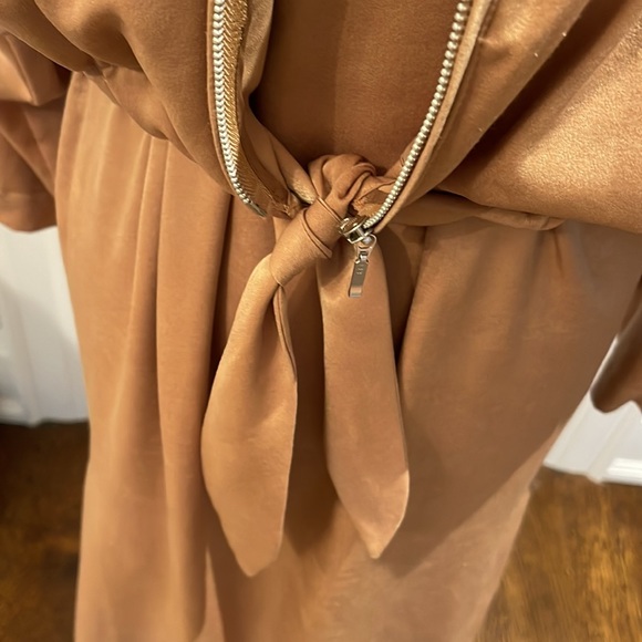 Suit - Picture 6 of 9